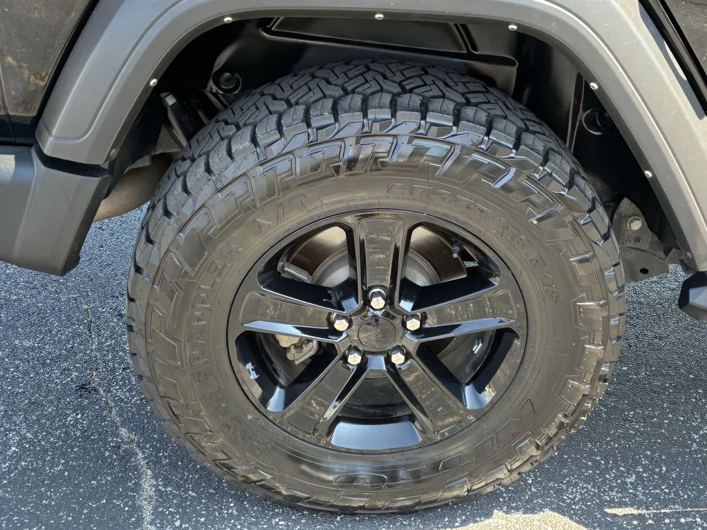 Used 2022 Black Jeep Unlimited Sport Altitude image 10