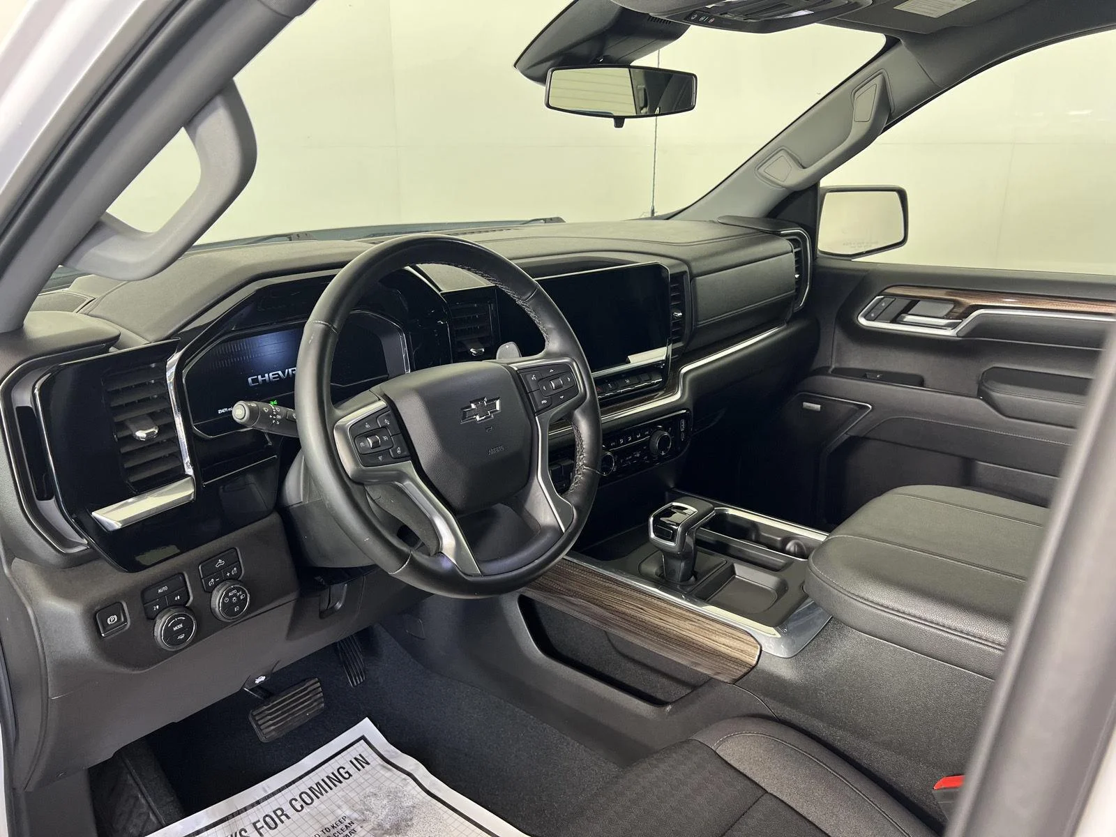 Used 2024 Summit White Chevrolet RST image 4