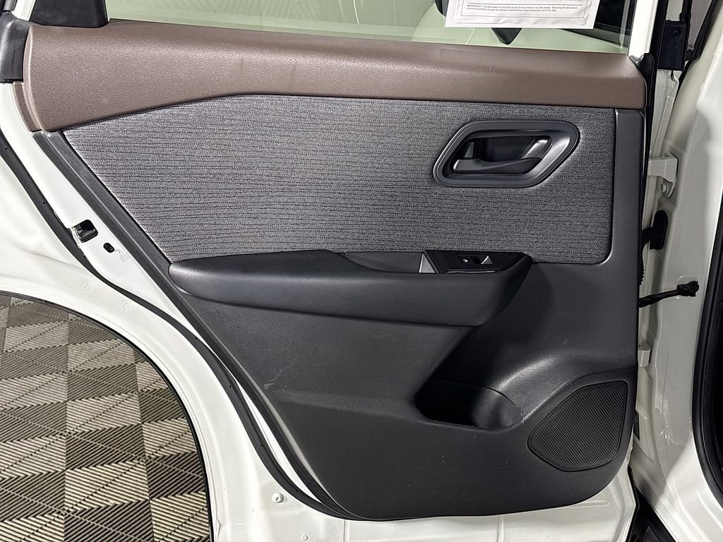 Used 2023 Glacier White Nissan S image 18
