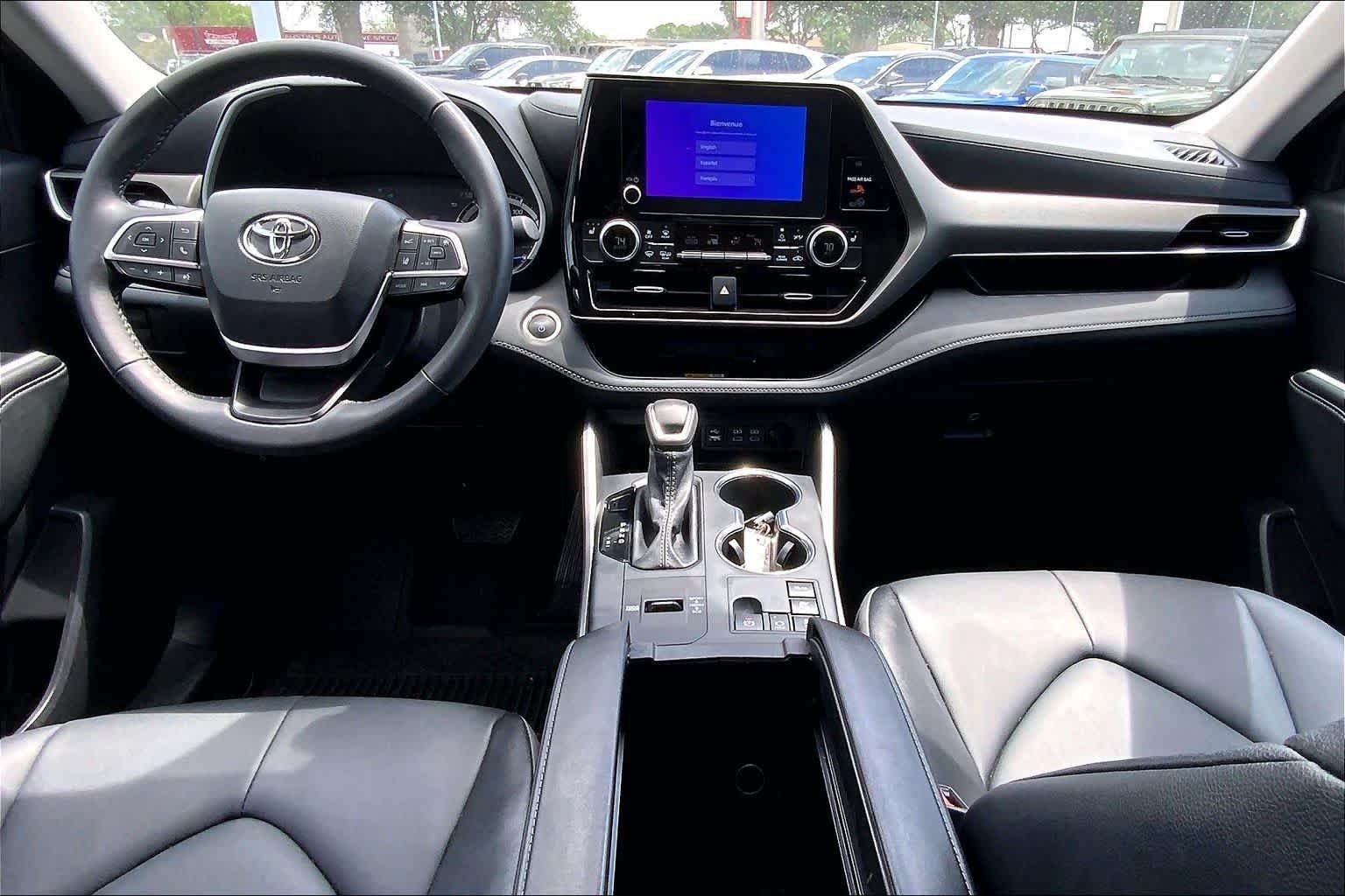 2025 Toyota Highlander XLE - Photo 16