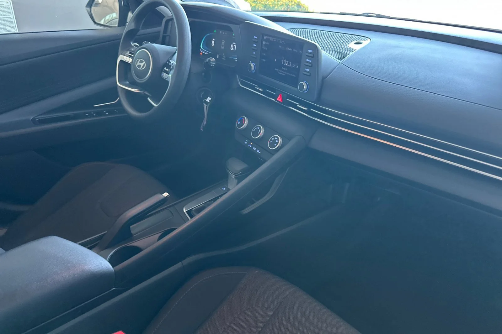 Used 2025 Abyss Black Hyundai SE image 15