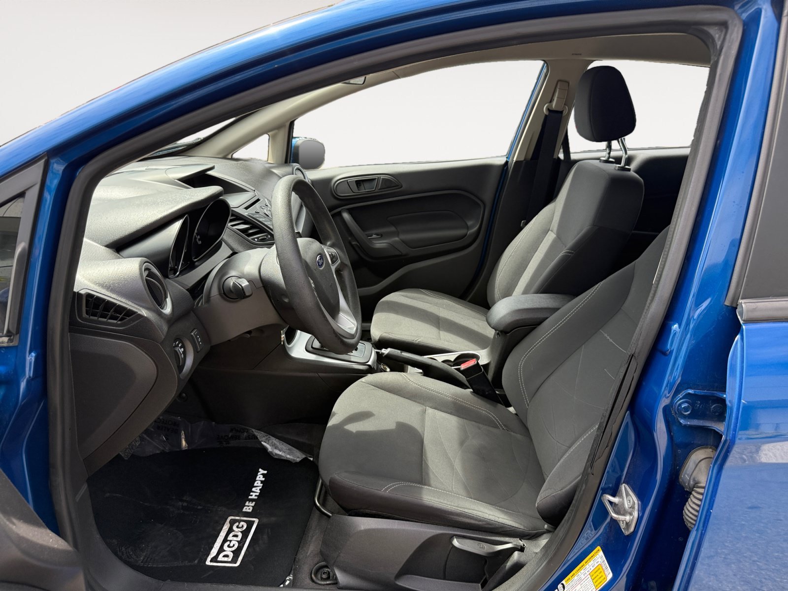 Used 2019 Lightning Blue Metallic Ford SE image 10