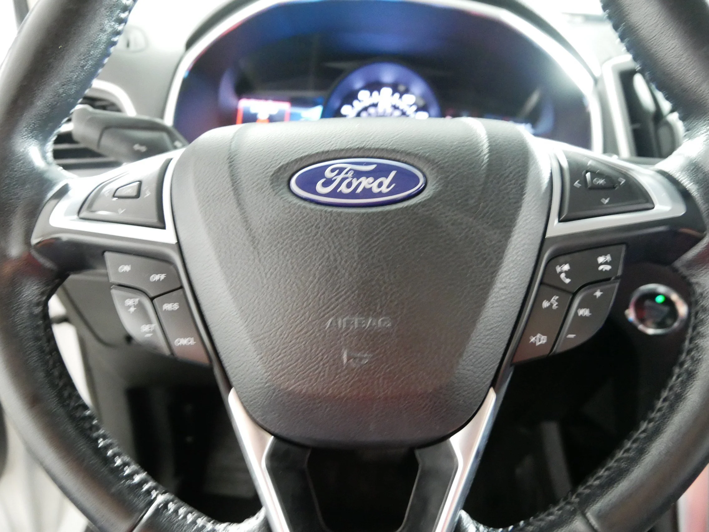 Used 2018 White Platinum Metallic Tri-Coat Ford Titanium image 25