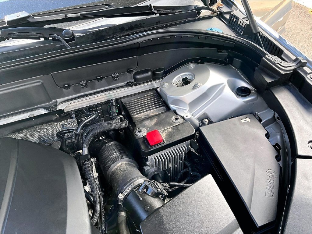 Used 2020 Silver Volvo T5 Momentum image 32
