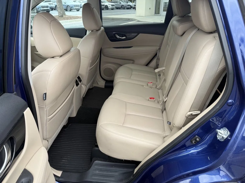 Used 2017 Caspian Blue Nissan SL image 5