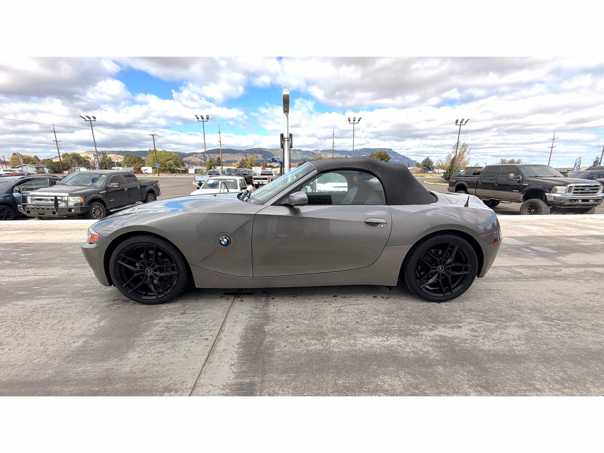 Used 2003 BMW Z4 3 with VIN 4USBT53433LU02734 for sale in La Grande, OR