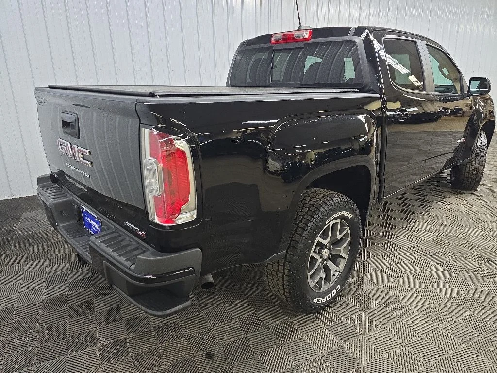 Used 2022 Black GMC AT4 w/Cloth image 10