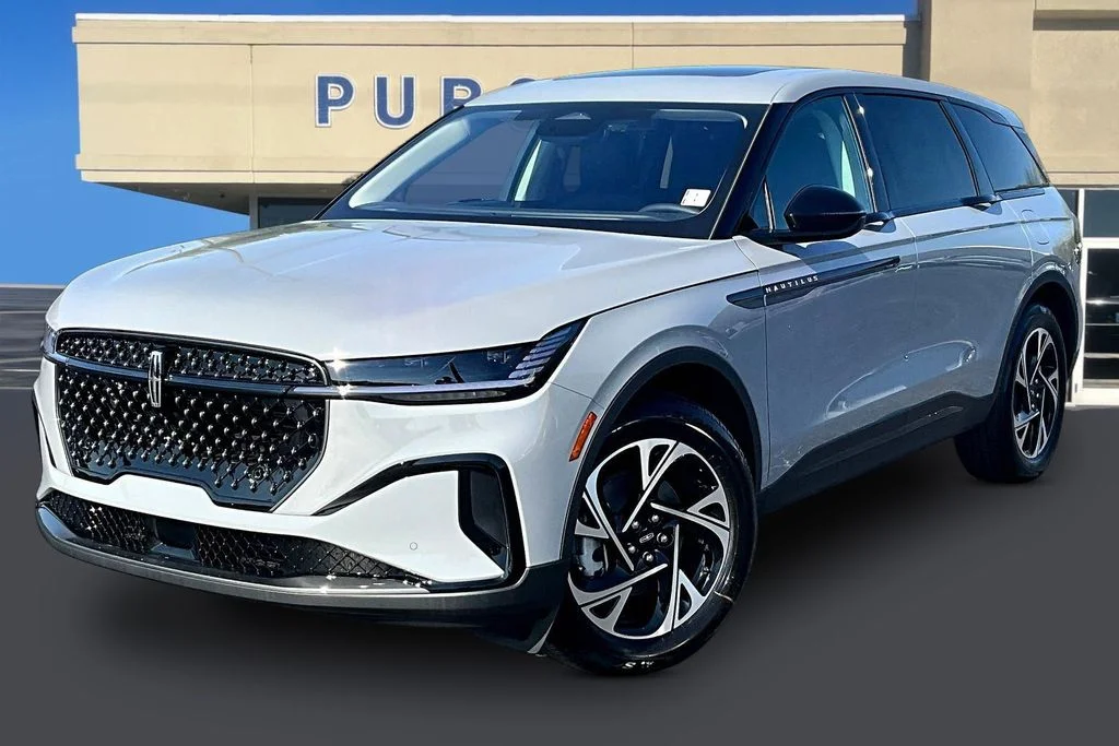 New 2026 Gray Matter Clearcoat Lincoln Premiere image 2