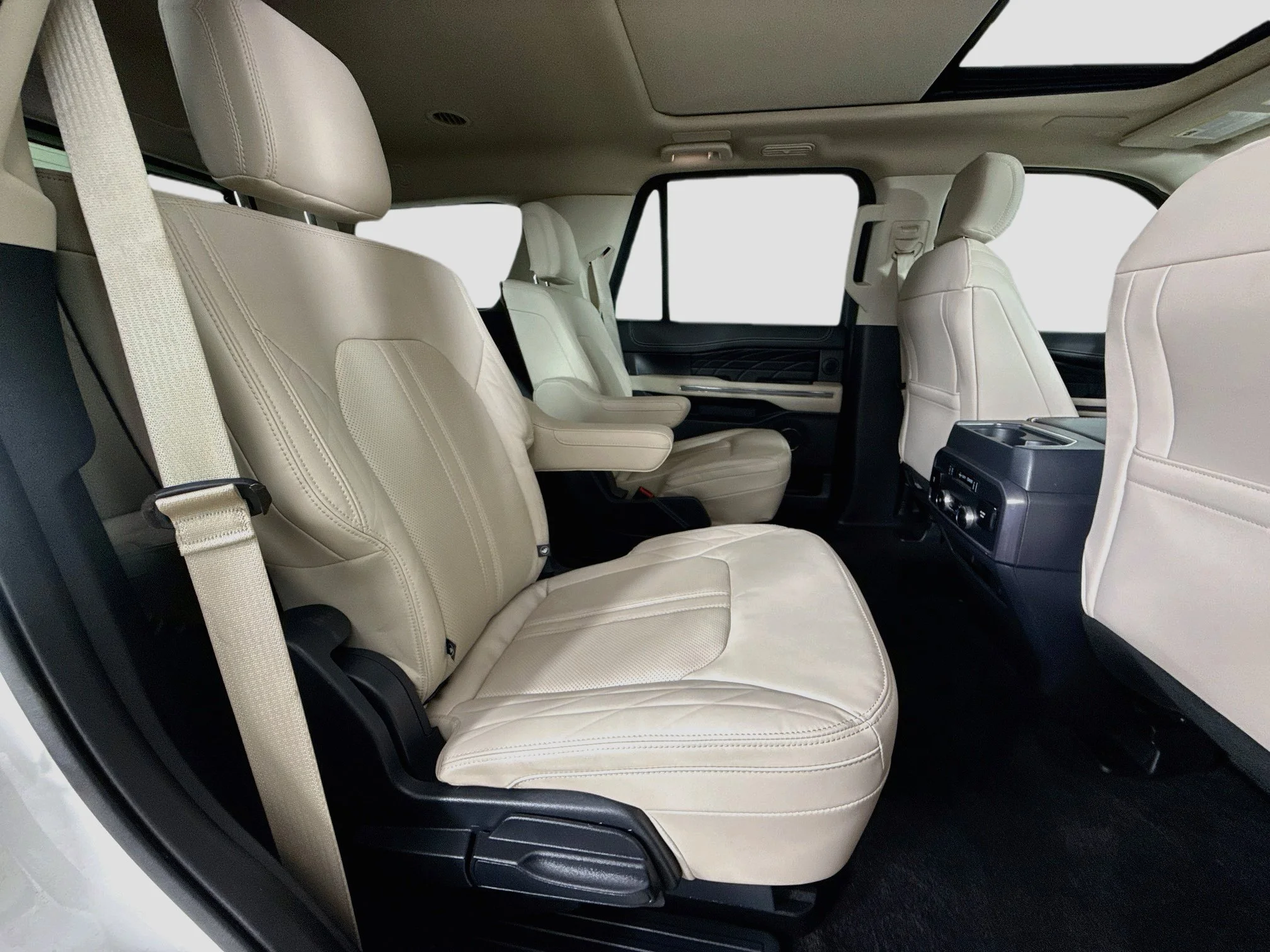 Used 2023  Ford Platinum image 31
