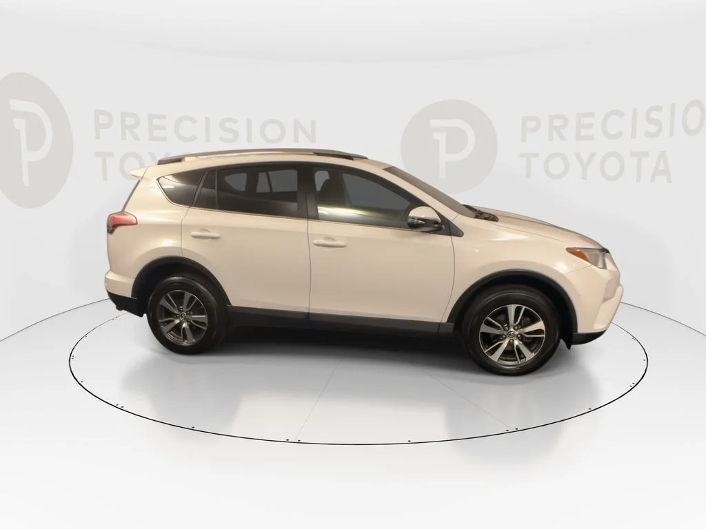 Used 2018 Super White Toyota XLE image 23