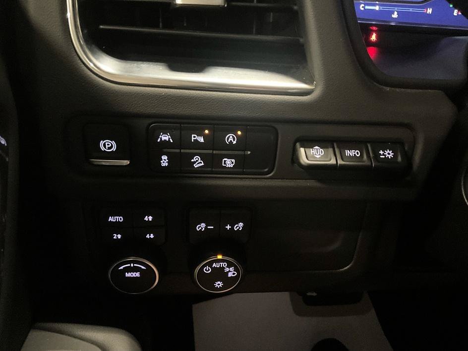 Used 2023 White Chevrolet High Country image 26