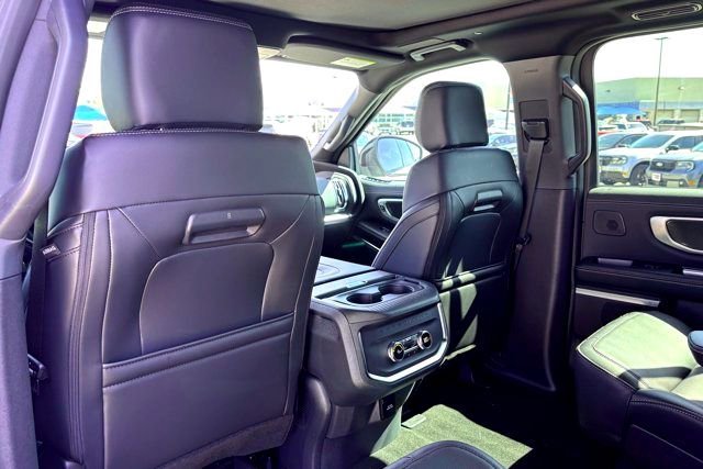 New 2025 Space Silver Metallic Ford Platinum image 19