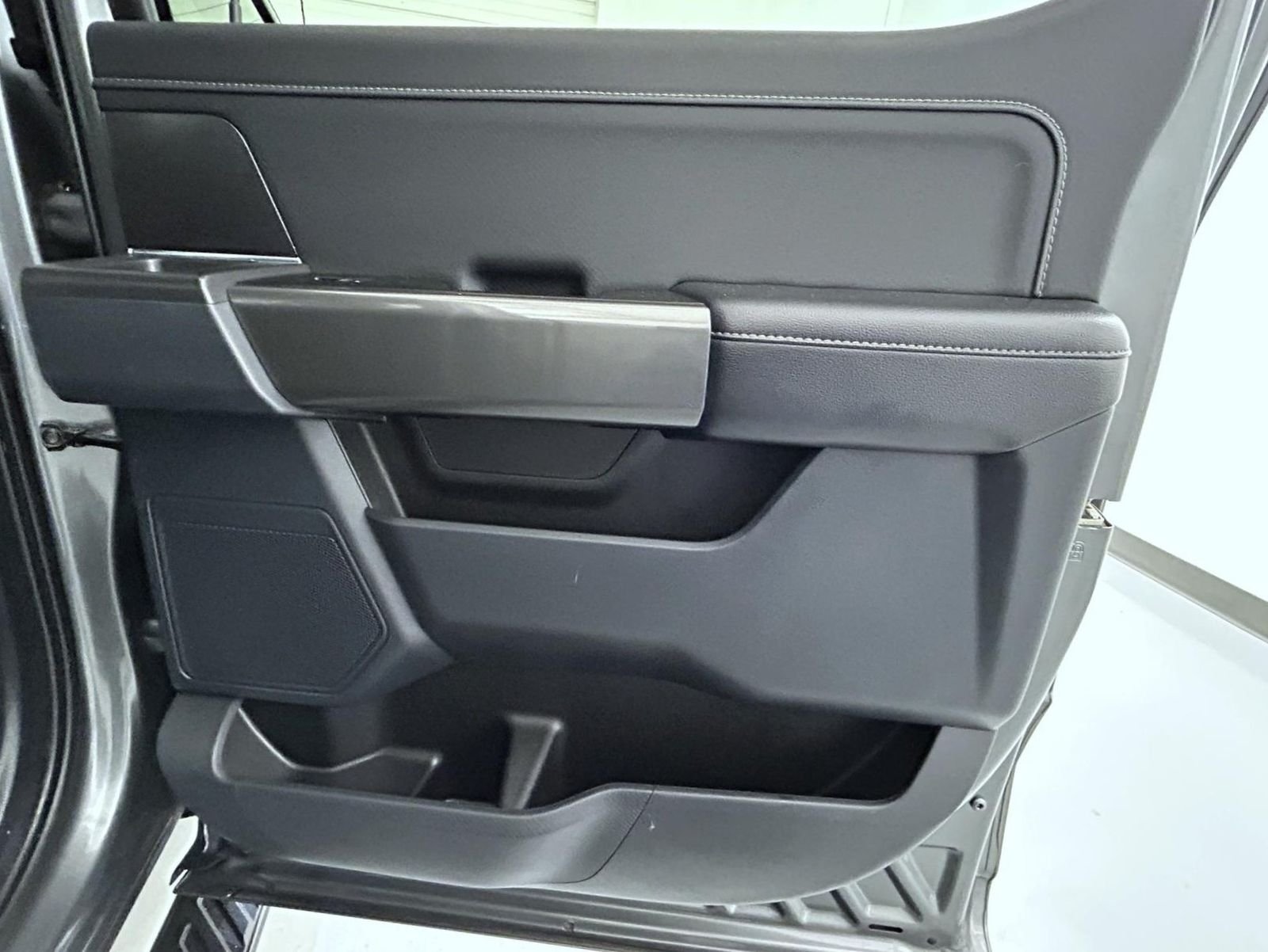 Used 2023 Gray Ford XLT image 17
