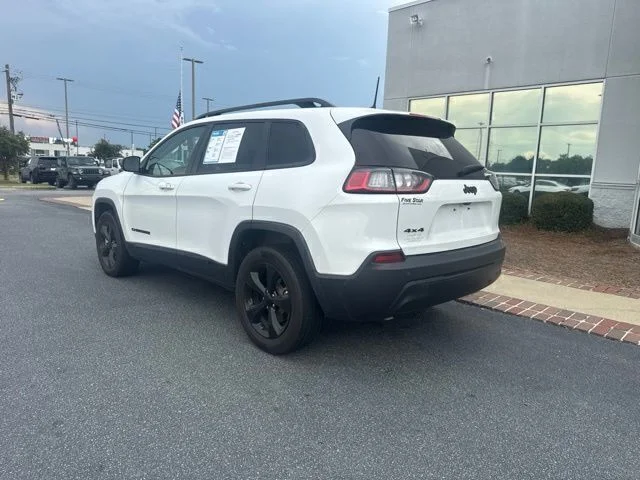 Used 2023 White Jeep Altitude image 9