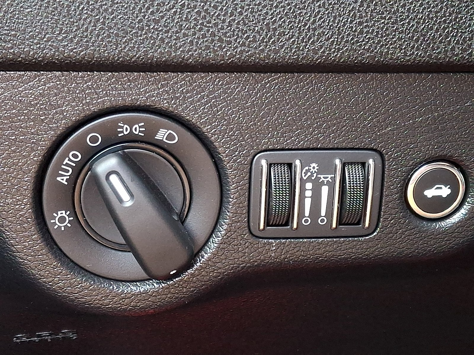 Used 2022 Octane Red Pearlcoat - PRV Dodge SXT RWD image 24