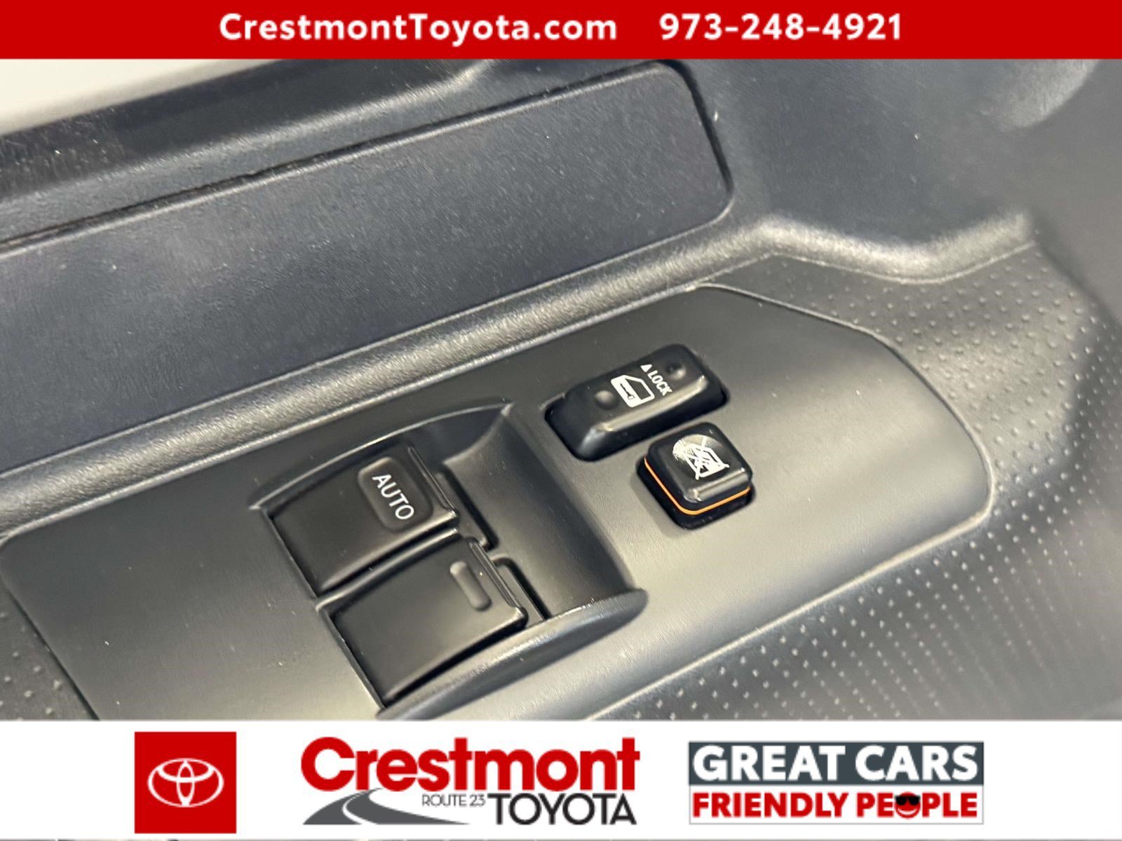 Used 2008 White/Titanium Metallic Toyota  image 14