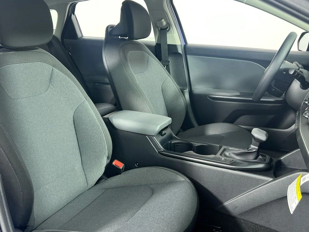 New 2026 Snow White Pearl Kia LXS image 29