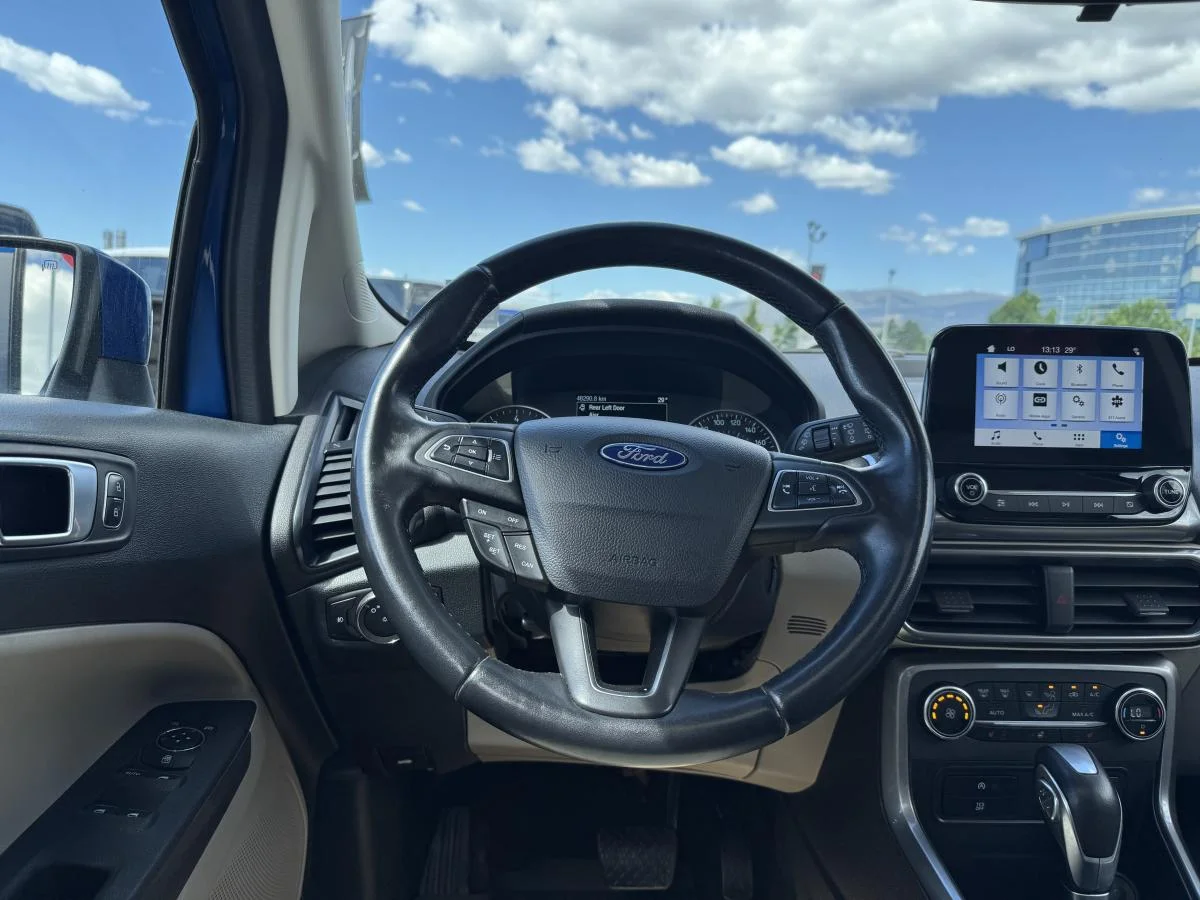 Used 2018 Blue Ford SE image 13