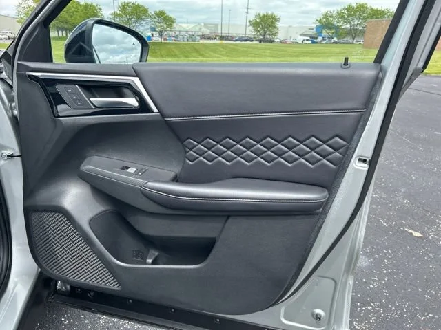 2025 Mitsubishi Outlander Plug-in Hybrid SEL Black Edition - Photo 9