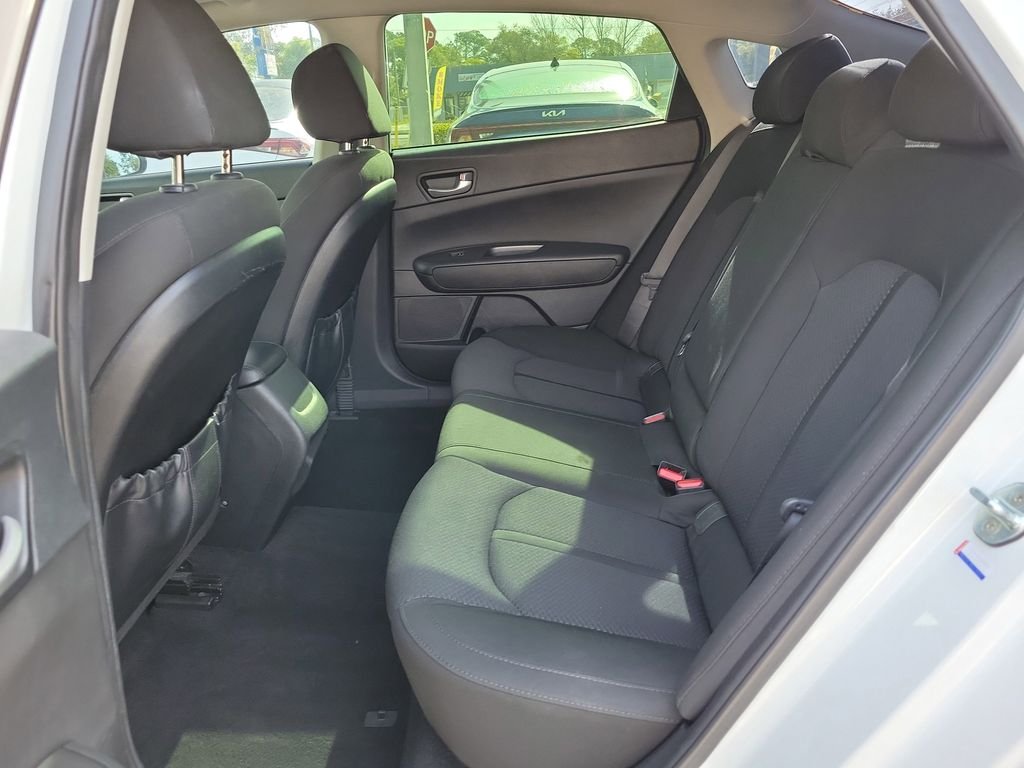 2017 Kia Optima LX - Photo 14