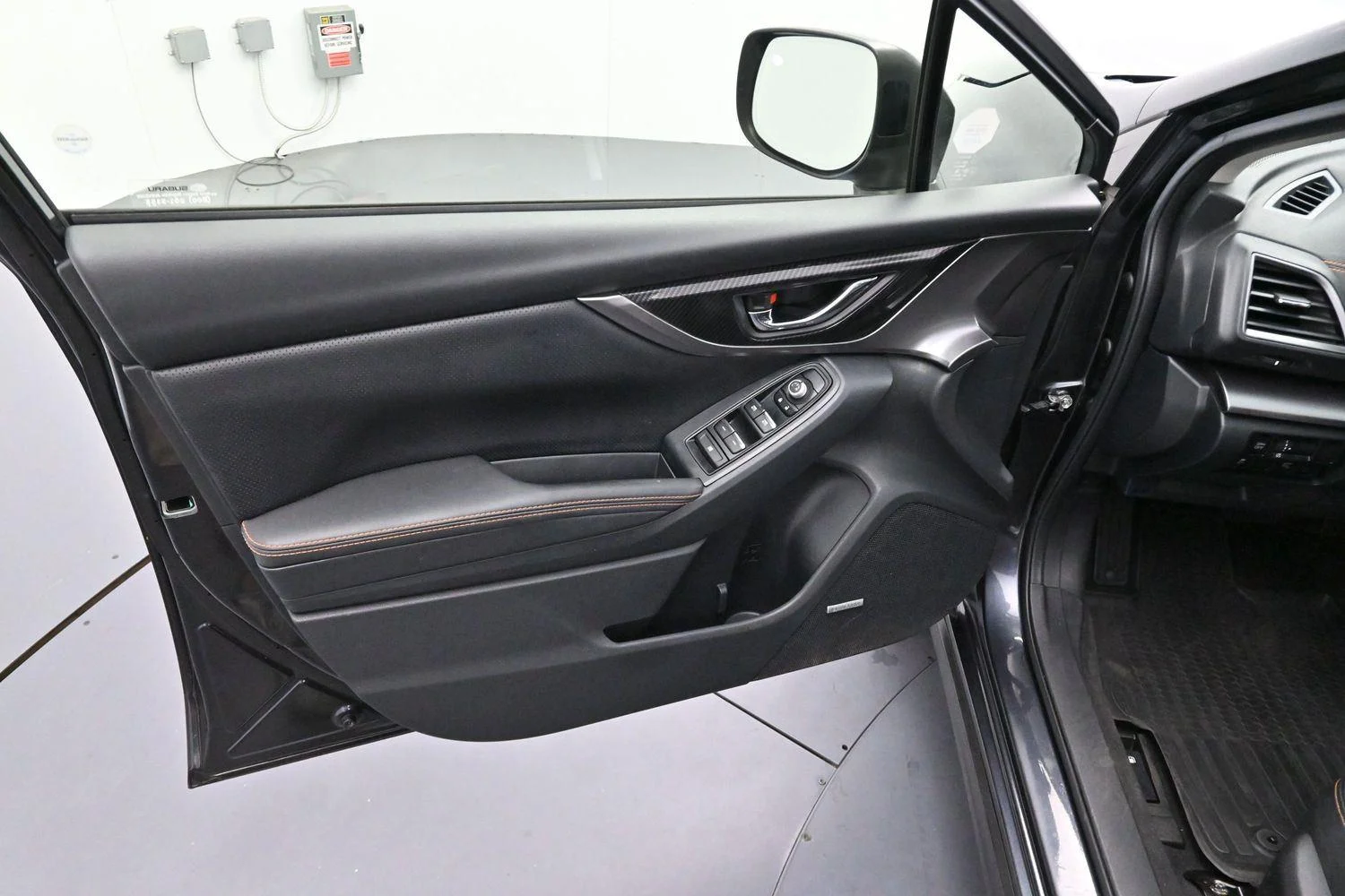 Used 2019 Dark Gray Metallic Subaru Limited image 9