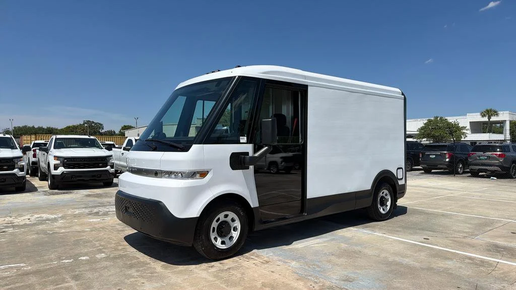 Used 2024 Oyster White BrightDrop EJY image 1