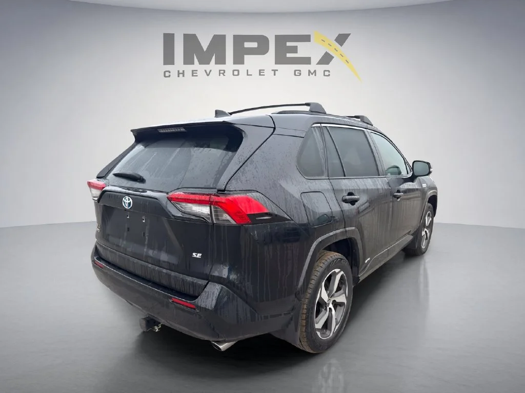 Used 2021  Toyota SE image 5