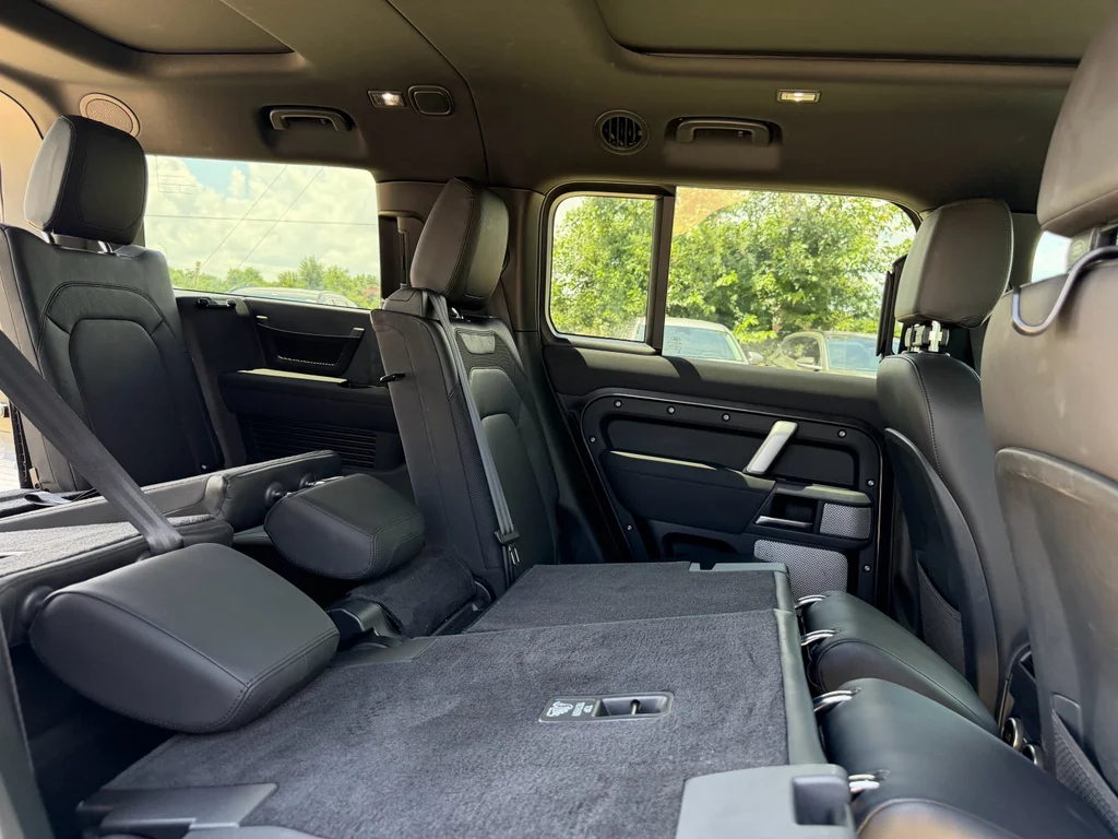 Used 2023  Land Rover X-Dynamic SE image 34