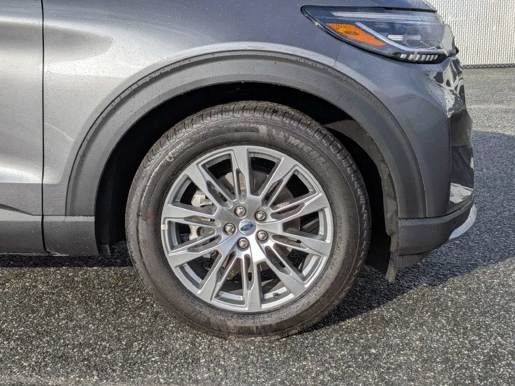 New 2026 Carbonized Gray Metallic Ford Platinum™ image 9