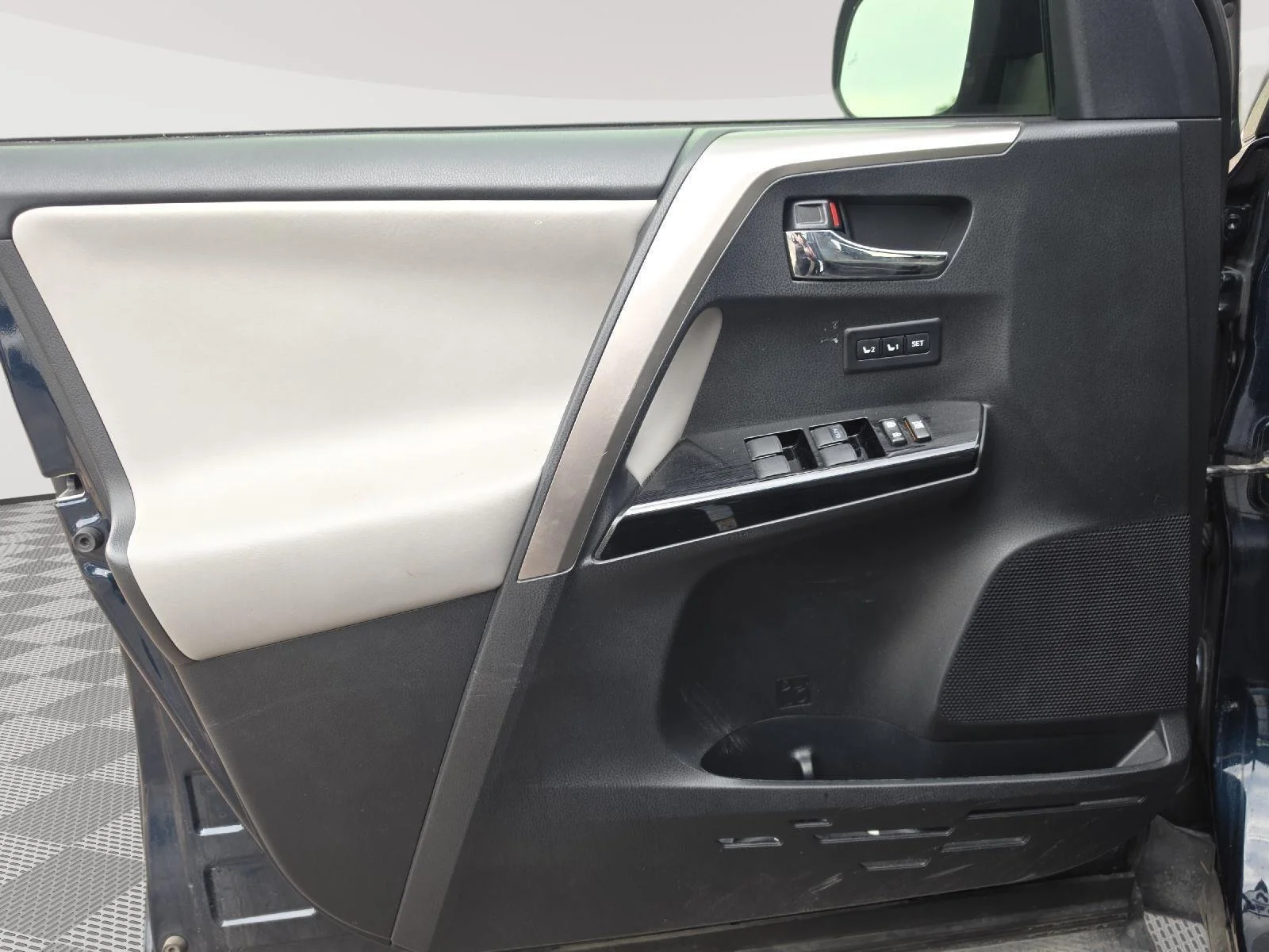 Certified Used 2018 Galactic Aqua Mica Toyota Limited image 9