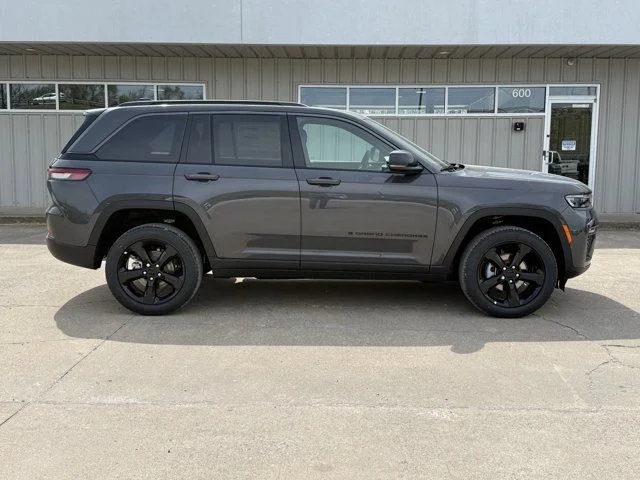 New 2026 Baltic Gray Metallic Clear-Coat Exterior Paint Jeep Limited image 2