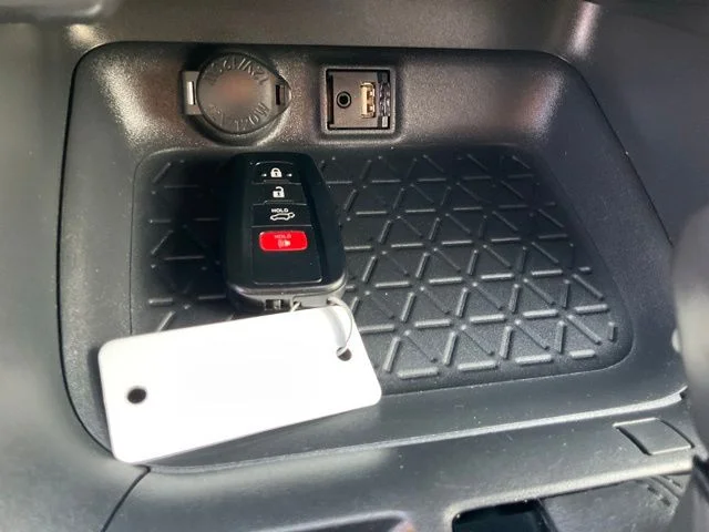 Used 2019 White Toyota XLE Premium image 19