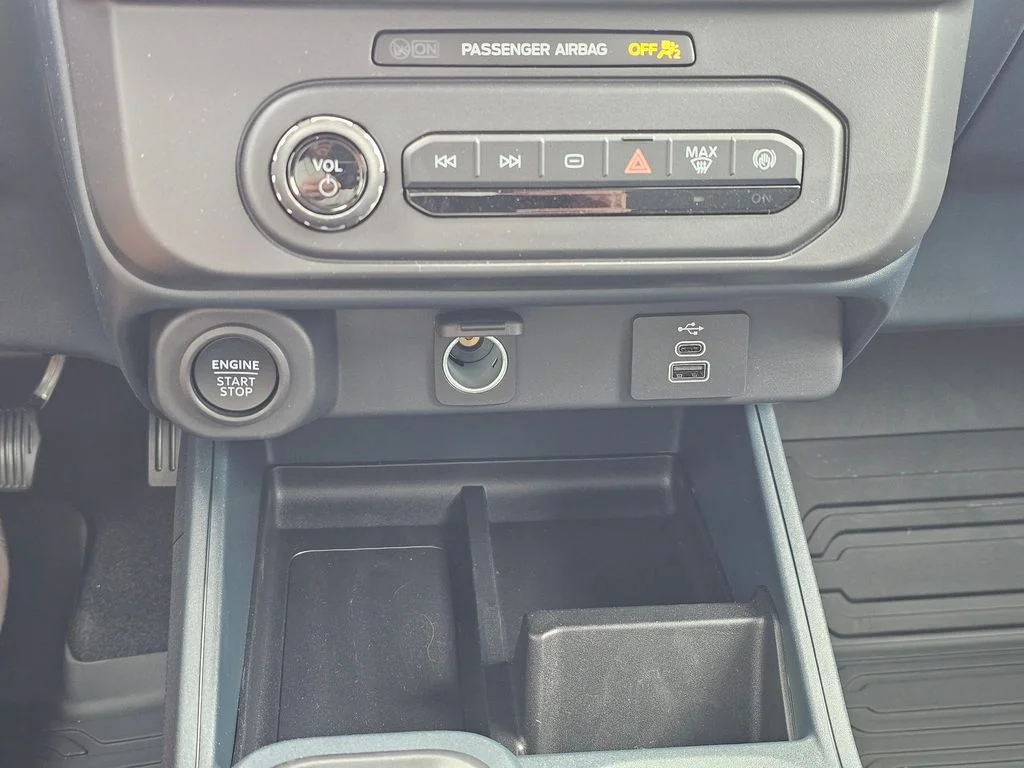 New 2025 Azure Gray Metallic Tri-Coat Ford XLT image 31