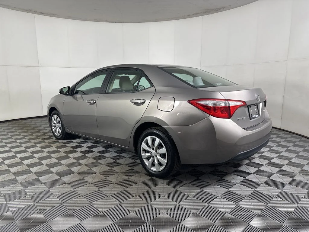 Used 2015 Brown Toyota LE image 8
