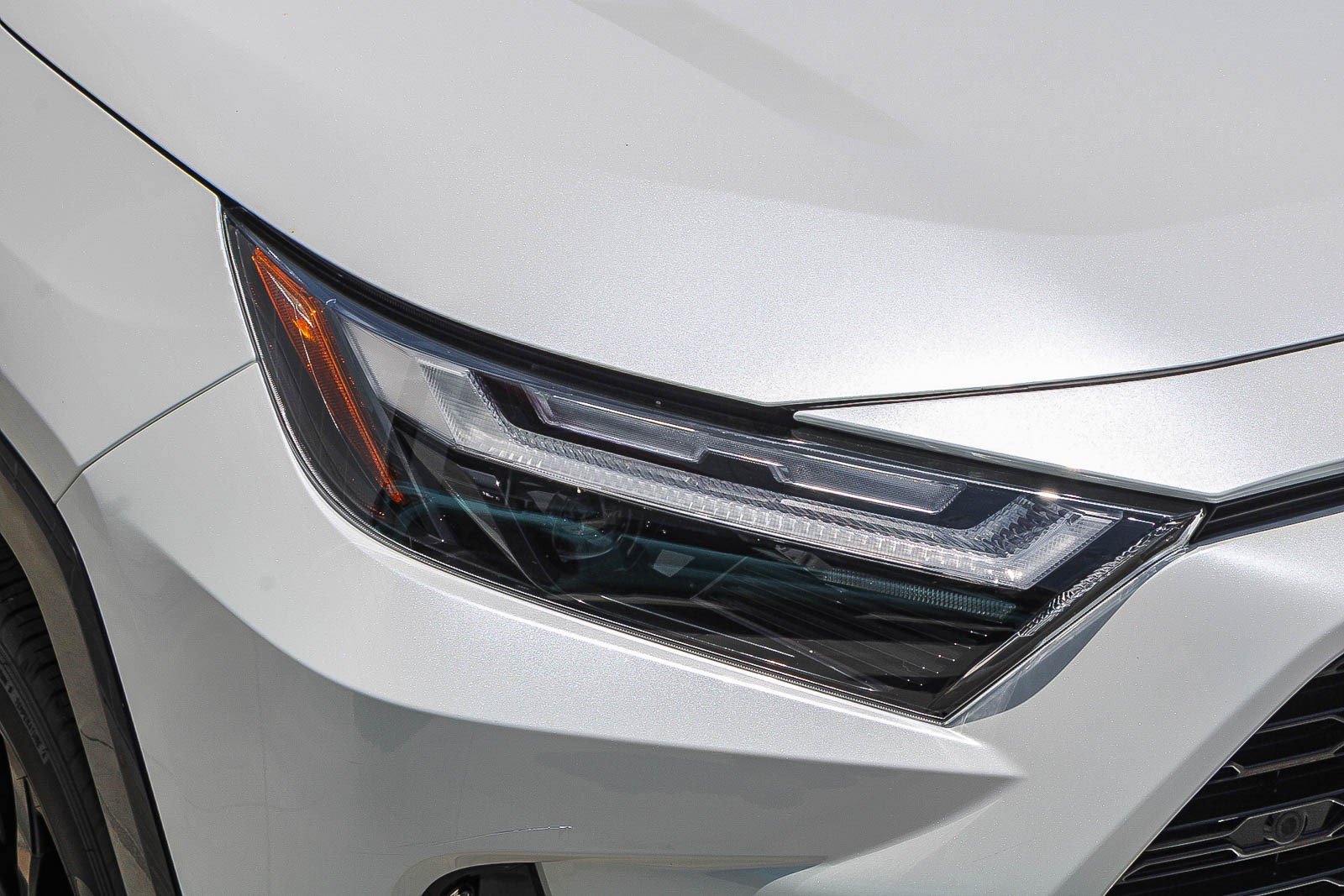 Certified Used 2025 Wind Chill Pearl/Black Toyota Hybrid XSE image 4