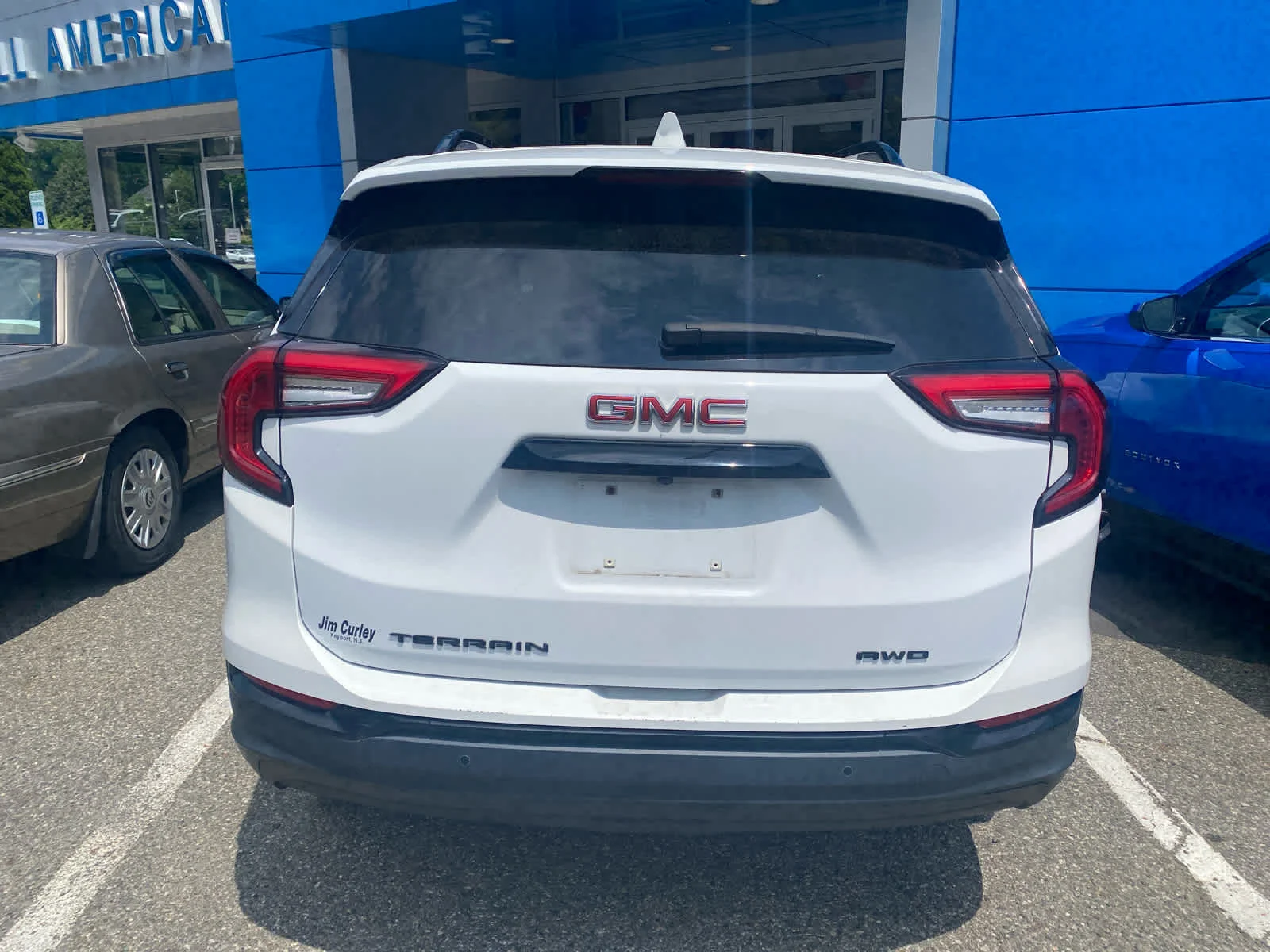 Used 2023 Summit White GMC SLE image 3
