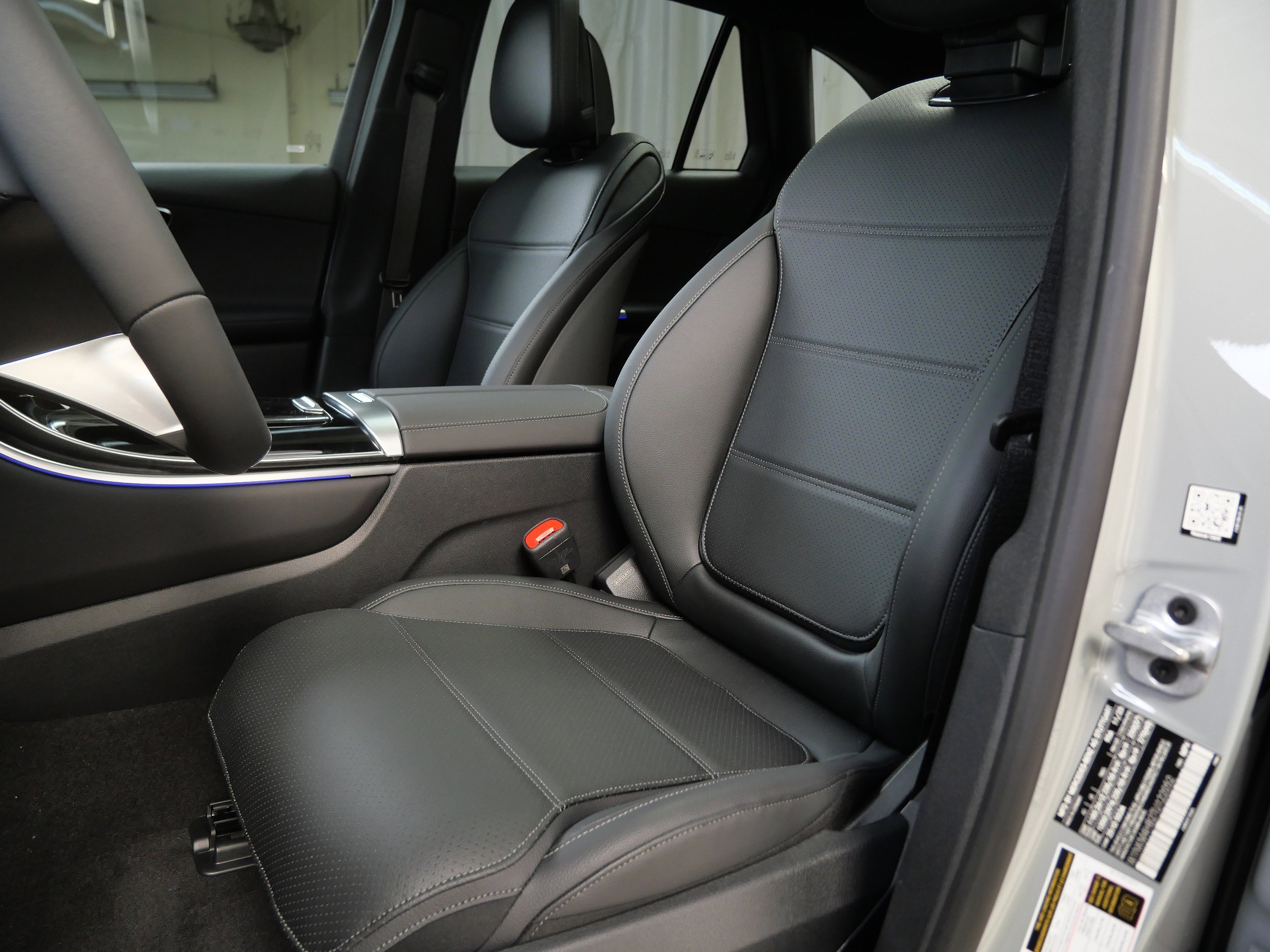 New 2026 MANUFAKTUR Alpine Grey Mercedes-Benz GLC 300 image 3