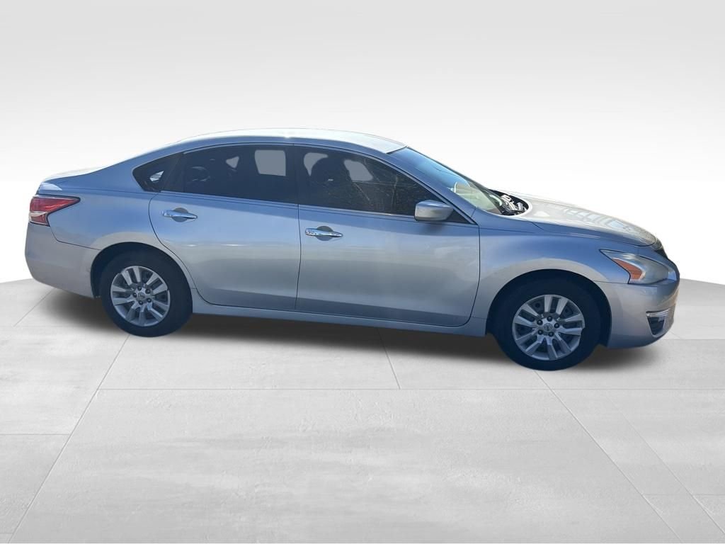 Used 2014 Silver Nissan 2.5 S image 4