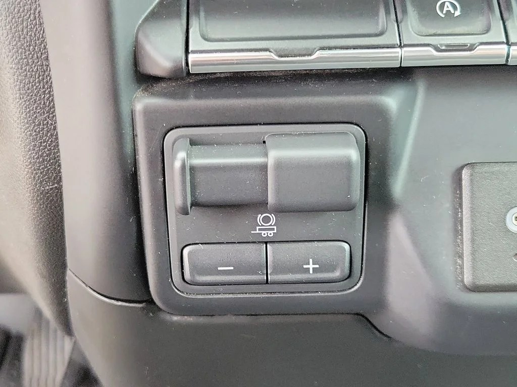 Used 2020  Chevrolet LT image 32