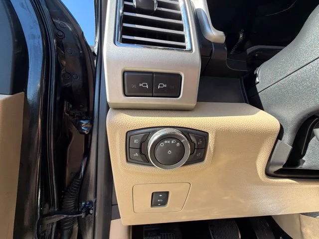 Used 2015 Black Ford Lariat image 31