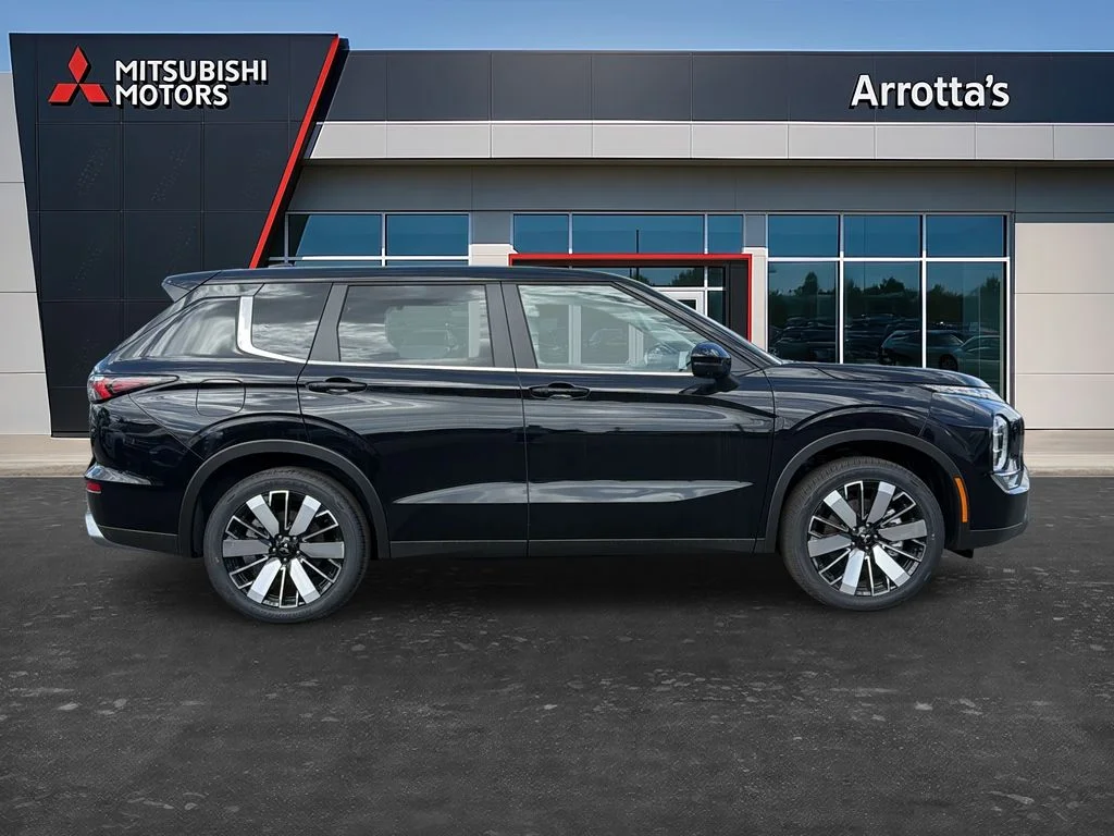 New 2026 Black Mitsubishi LE image 8