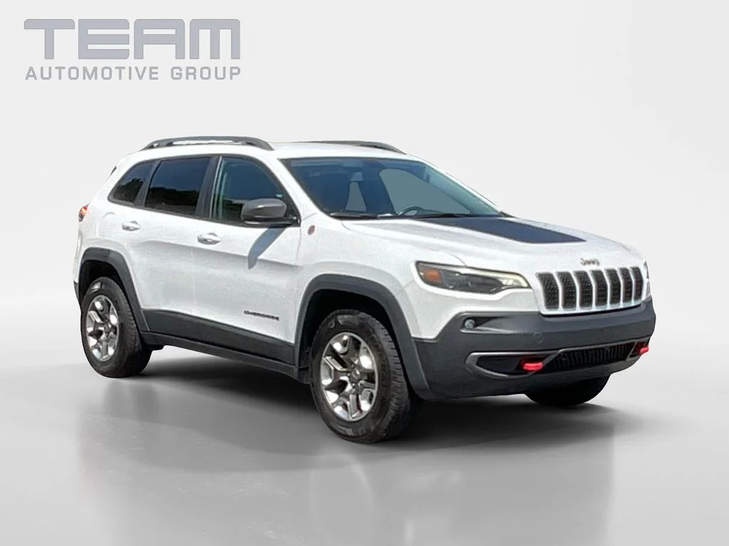Used 2019 White Jeep Trailhawk image 1