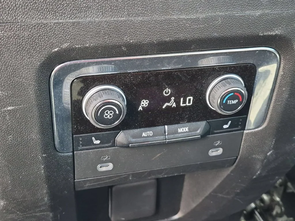 Used 2023 Black Chevrolet Premier image 27
