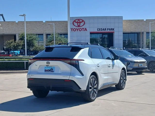 New 2026 Wind Chill Pearl with Midnight Black Metallic roof Toyota Limited image 5
