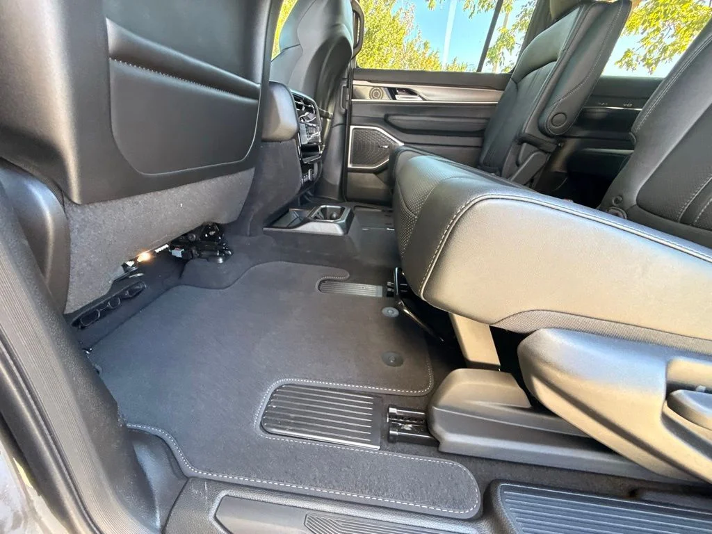 New 2026 Baltic Gray Metallic Clearcoat Jeep Limited Altitude image 29