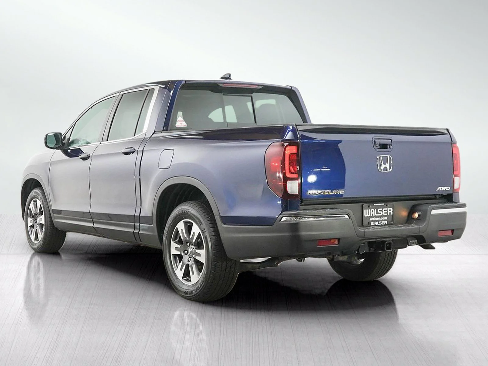 Used 2019  Honda 4D RTL 4WD image 3