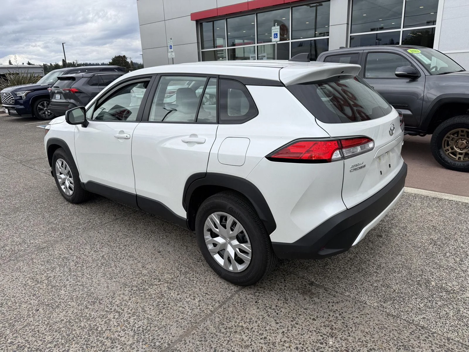 Used 2024 Wind Chill Pearl Toyota L image 6