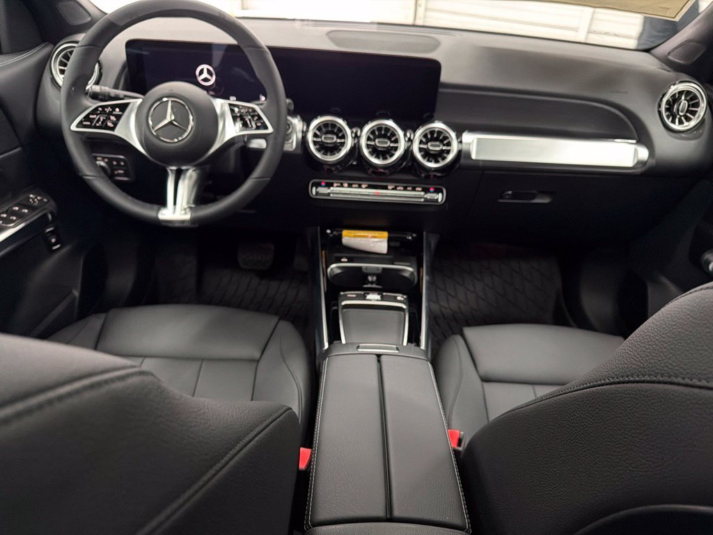 Used 2026 Silver Mercedes-Benz GLB 250 image 21