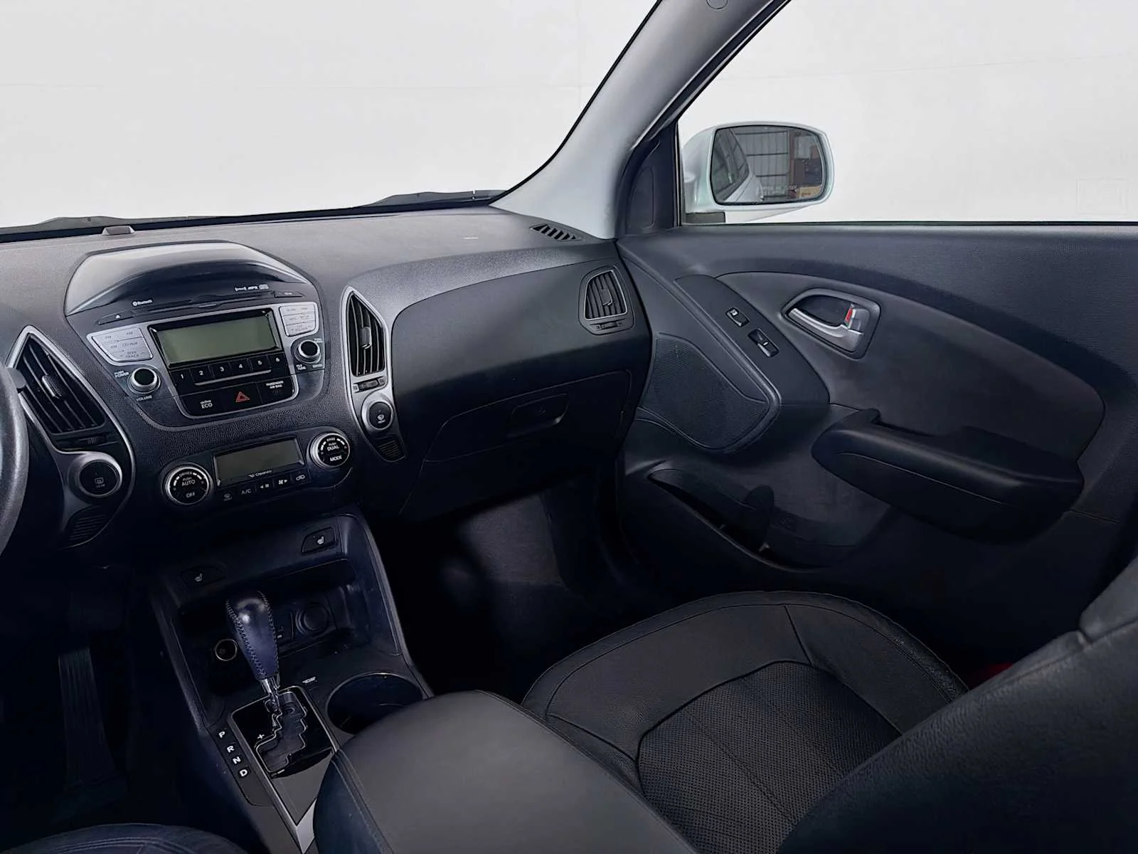 Used 2012 Diamond Silver Hyundai Limited PZEV image 18
