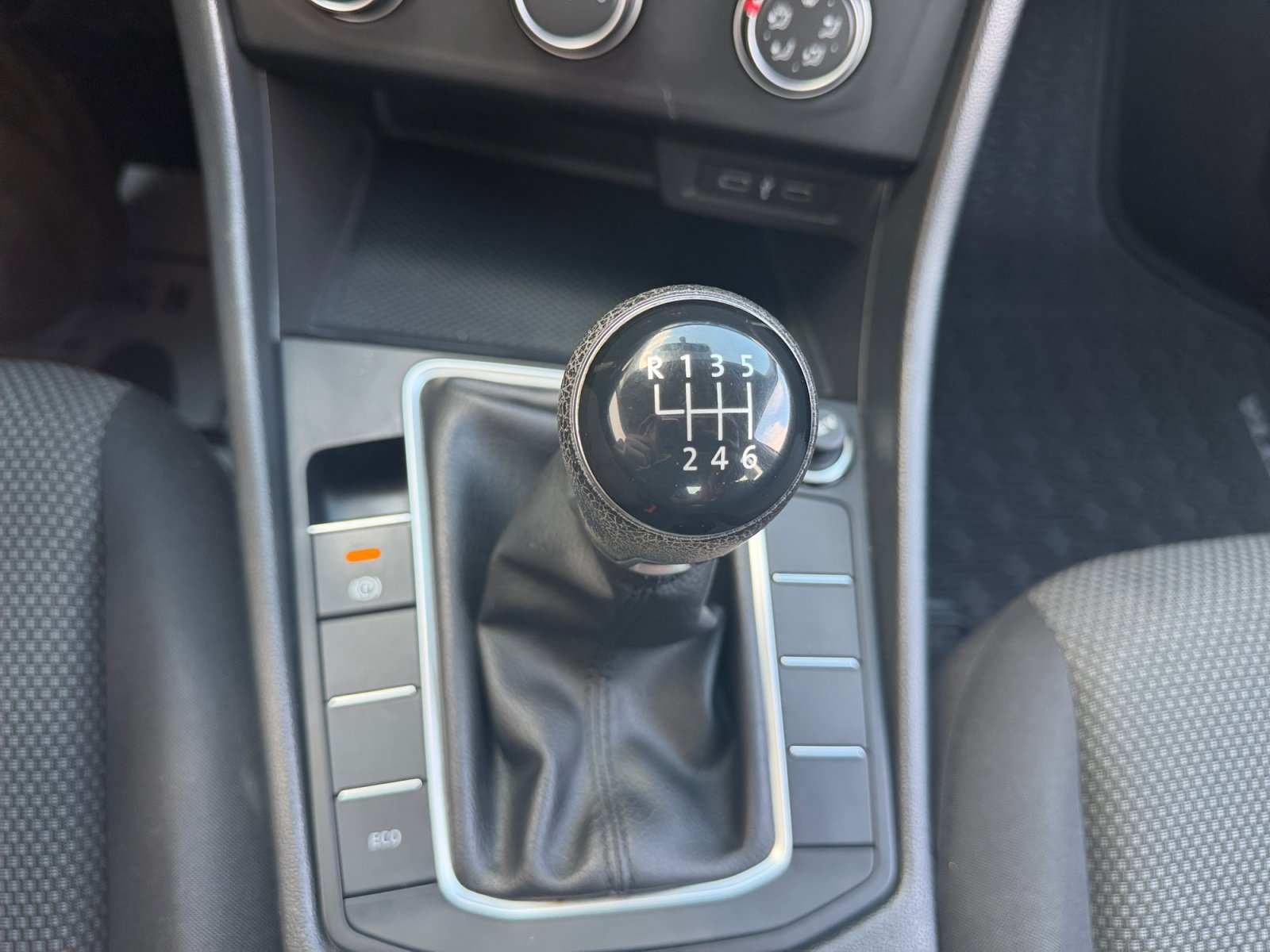 Used 2021 Pure White Volkswagen S image 23